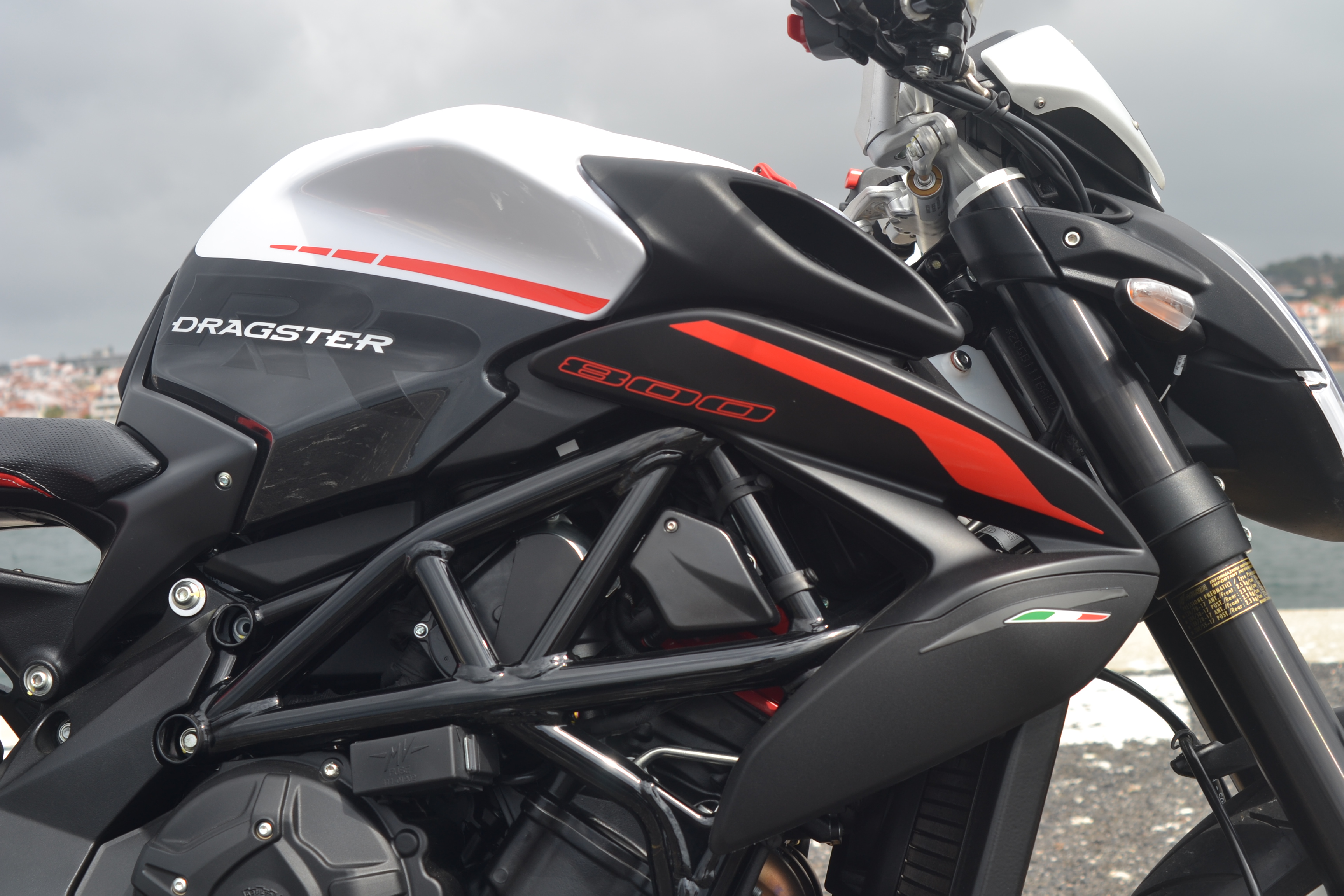 Ensaio MV Agusta Dragster 800 RR de 2019