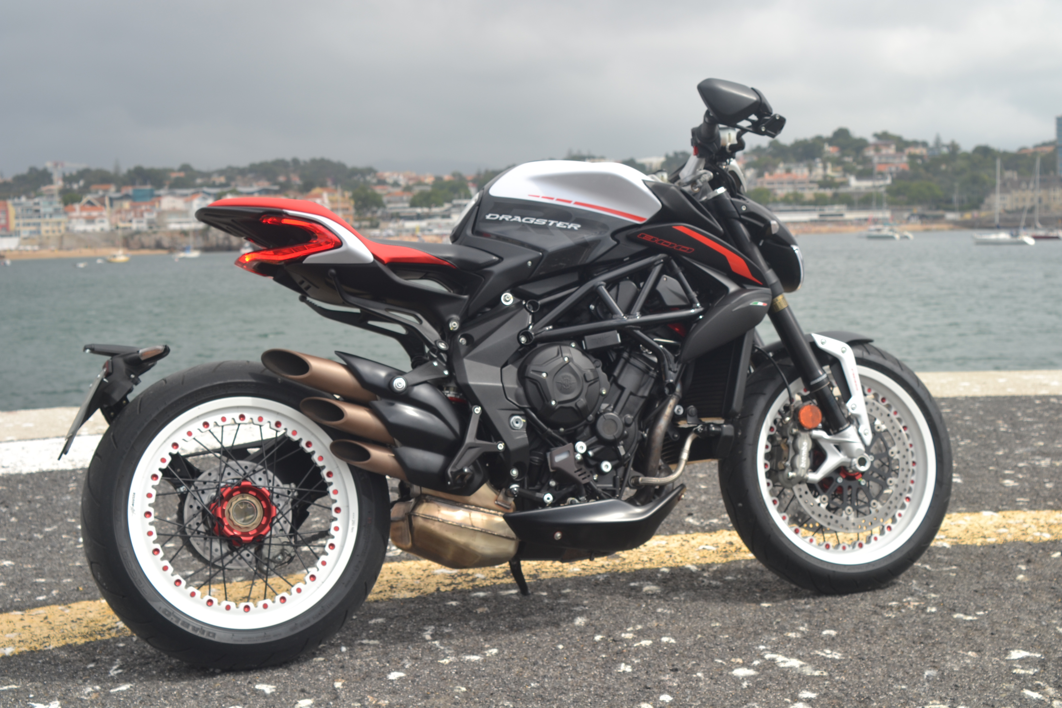 Ensaio MV Agusta Dragster 800 RR de 2019