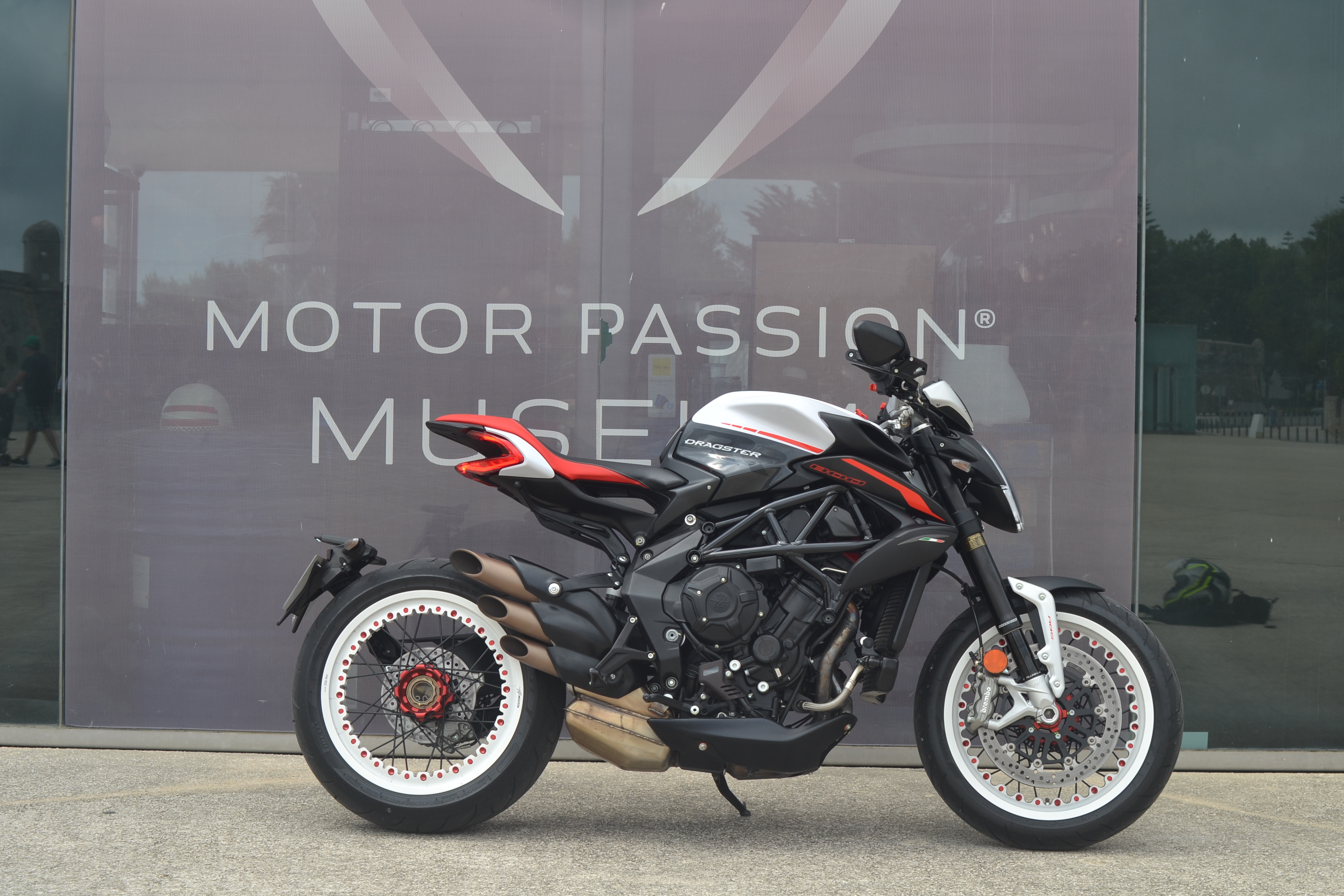 Ensaio MV Agusta Dragster 800 RR de 2019
