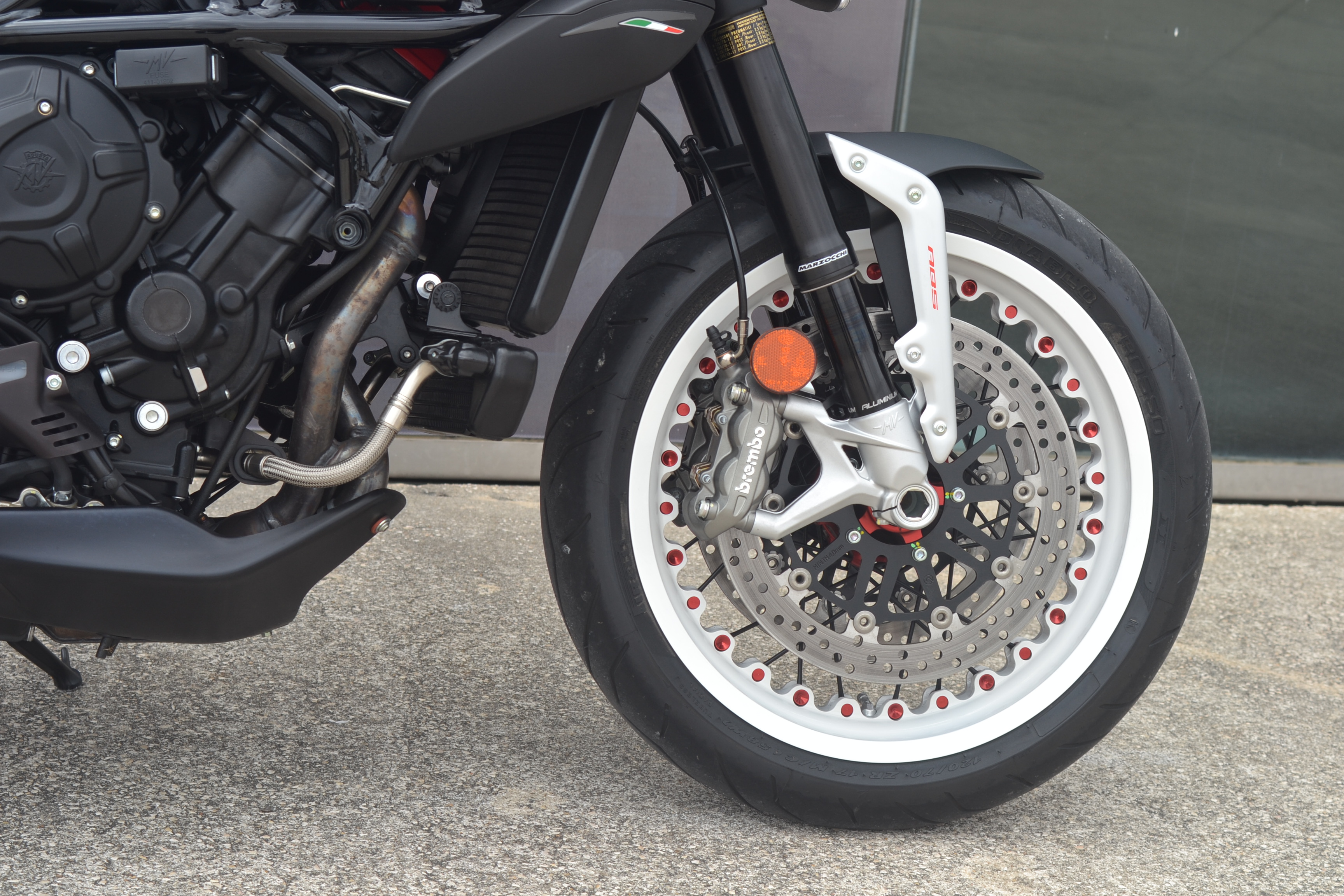 Ensaio MV Agusta Dragster 800 RR de 2019