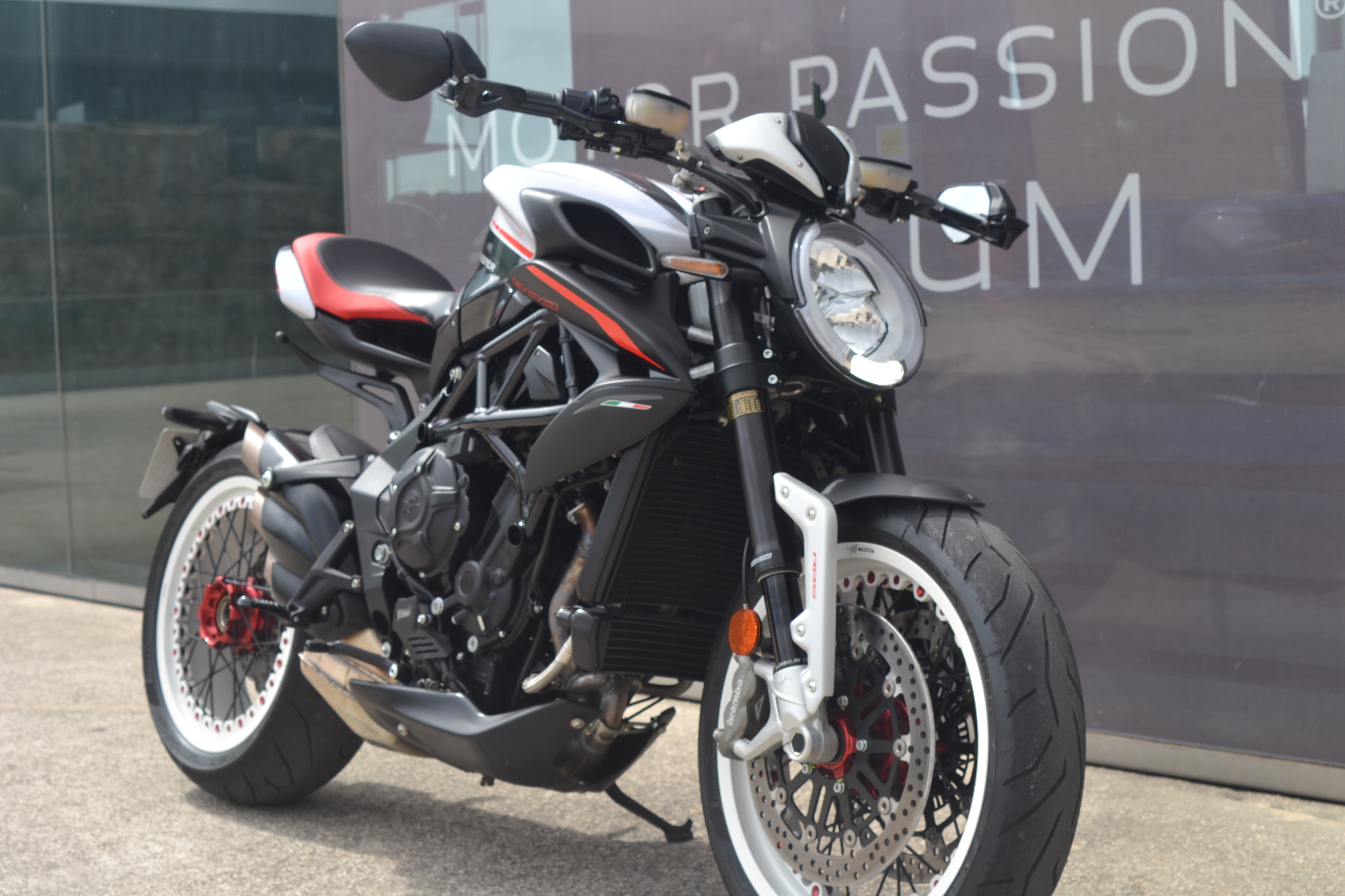 Ensaio MV Agusta Dragster 800 RR de 2019