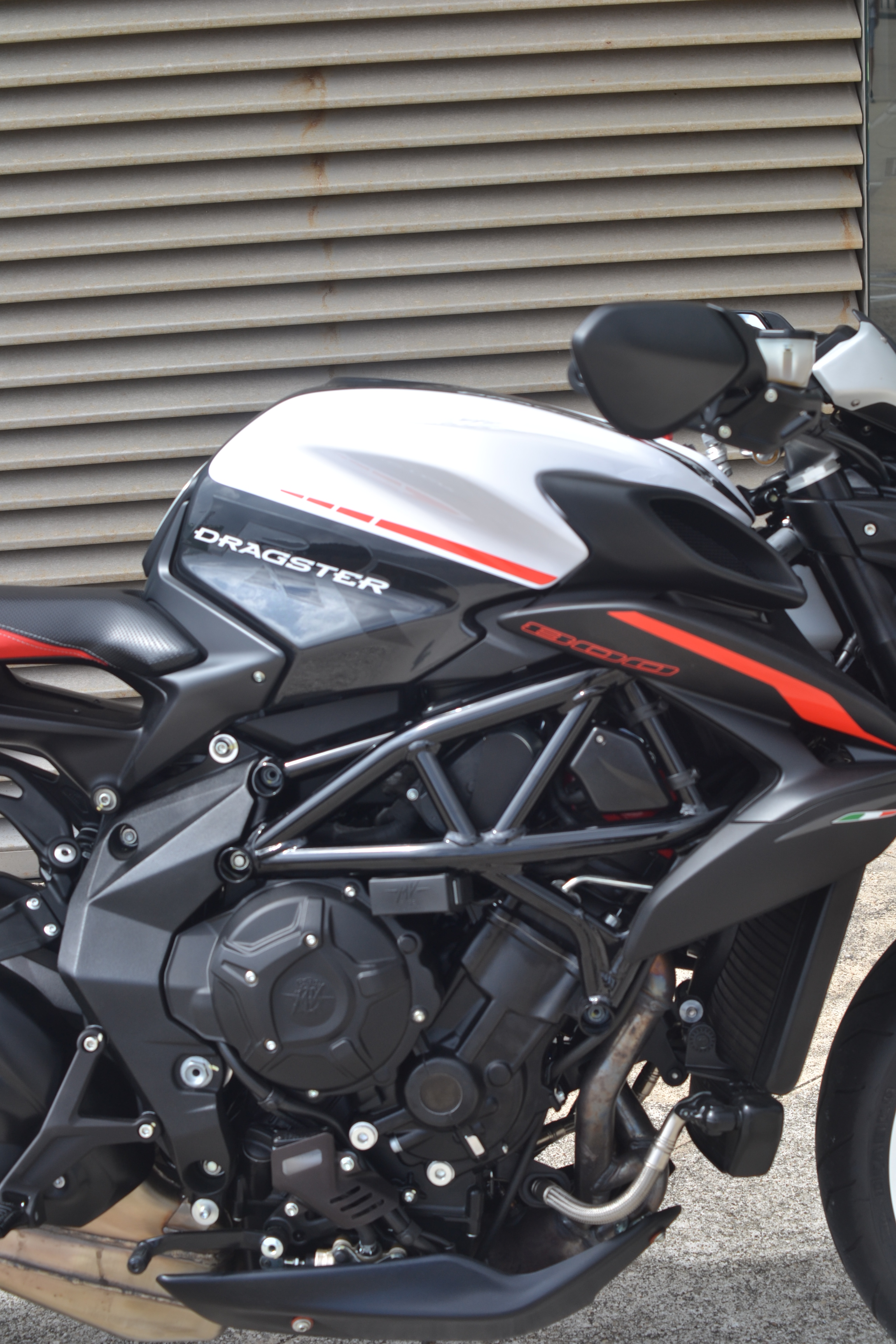 Ensaio MV Agusta Dragster 800 RR de 2019