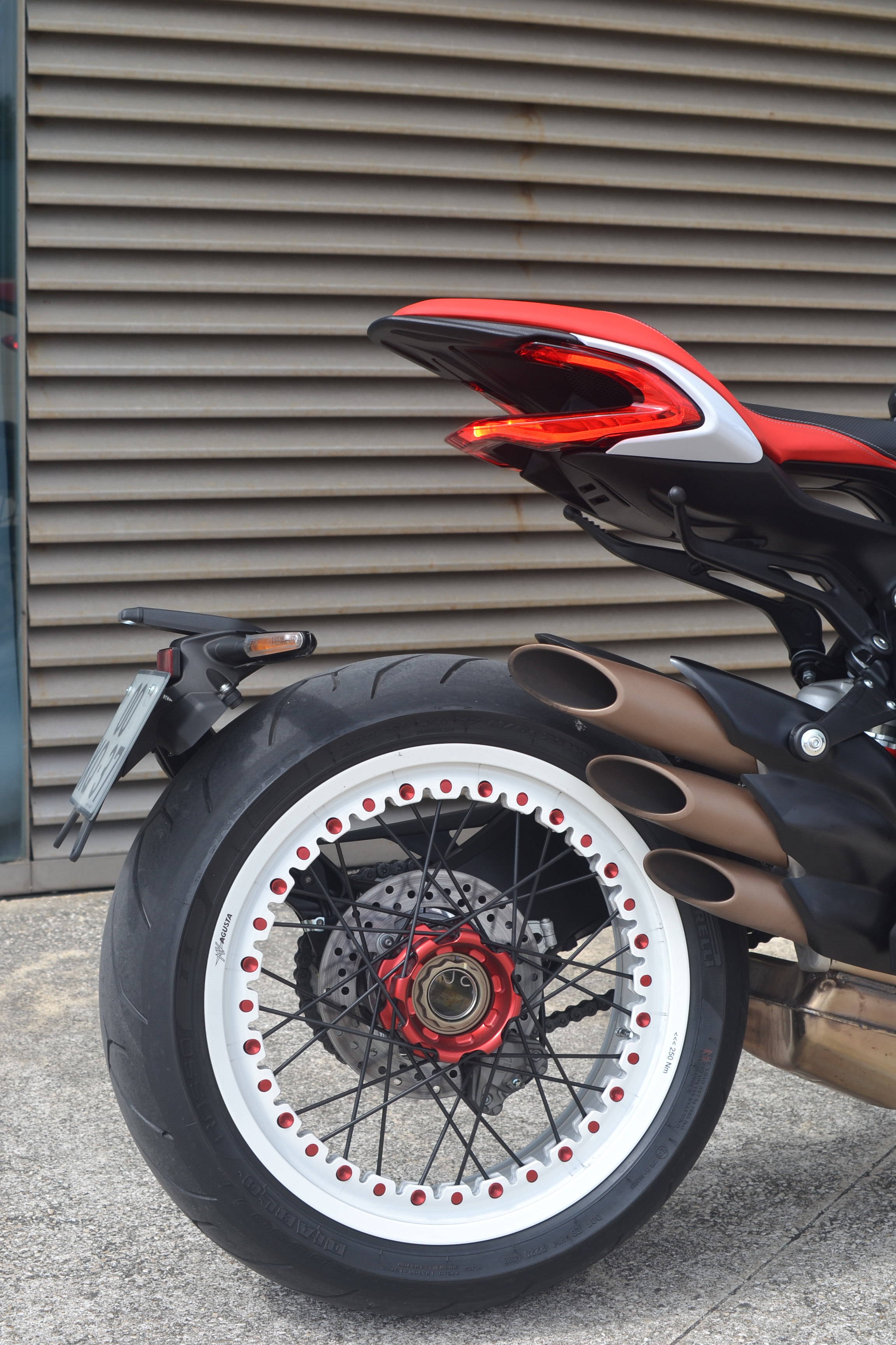 Ensaio MV Agusta Dragster 800 RR de 2019