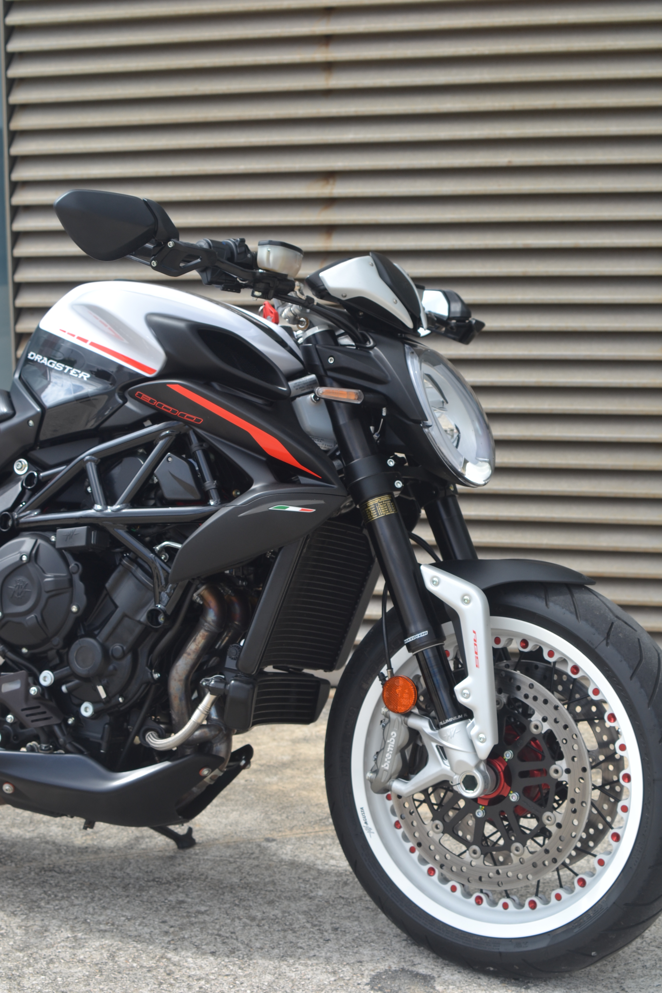 Ensaio MV Agusta Dragster 800 RR de 2019