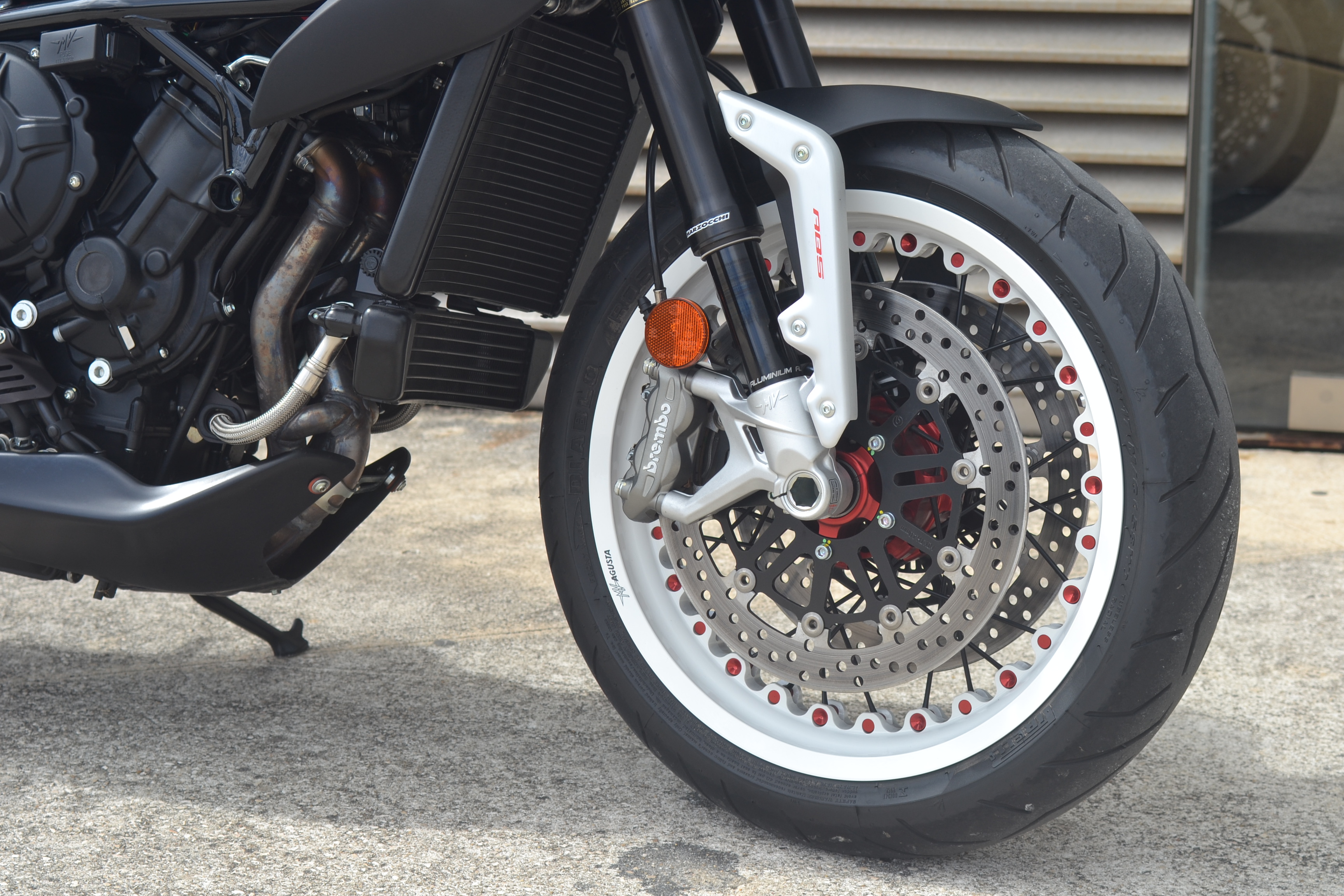 Ensaio MV Agusta Dragster 800 RR de 2019