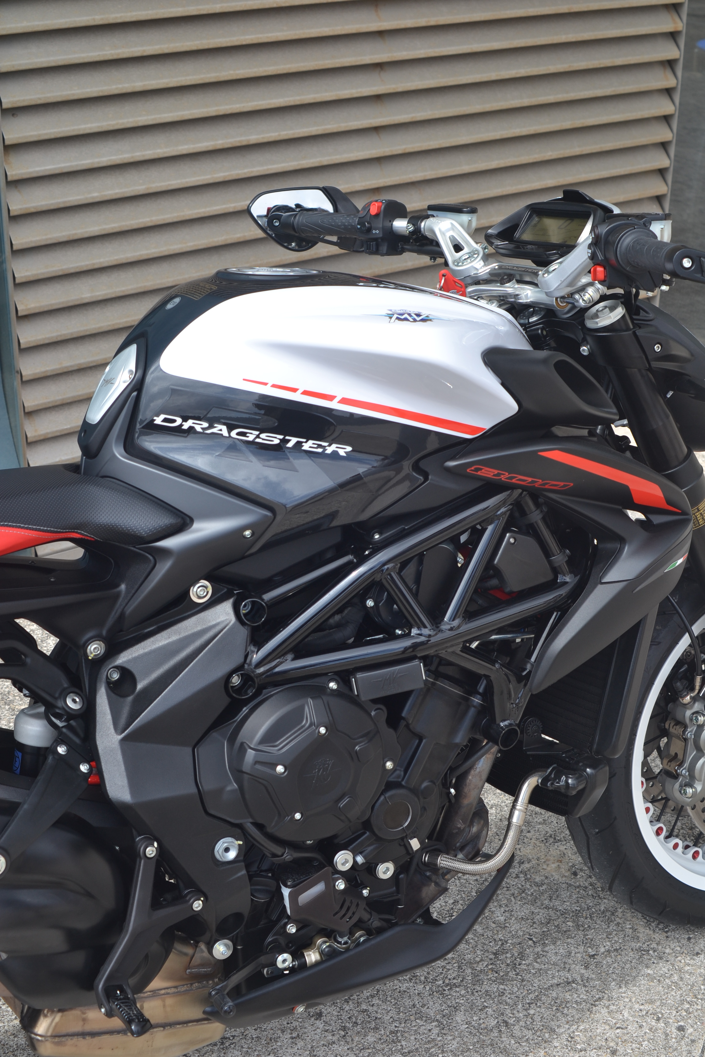 Ensaio MV Agusta Dragster 800 RR de 2019