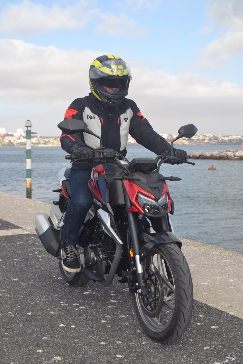 Ensaio FK Motors Street Fighter 125 – A pequena rebelde alemã