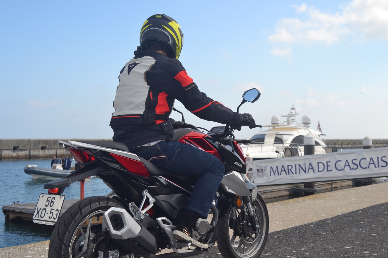 Ensaio FK Motors Street Fighter 125 – A pequena rebelde alemã