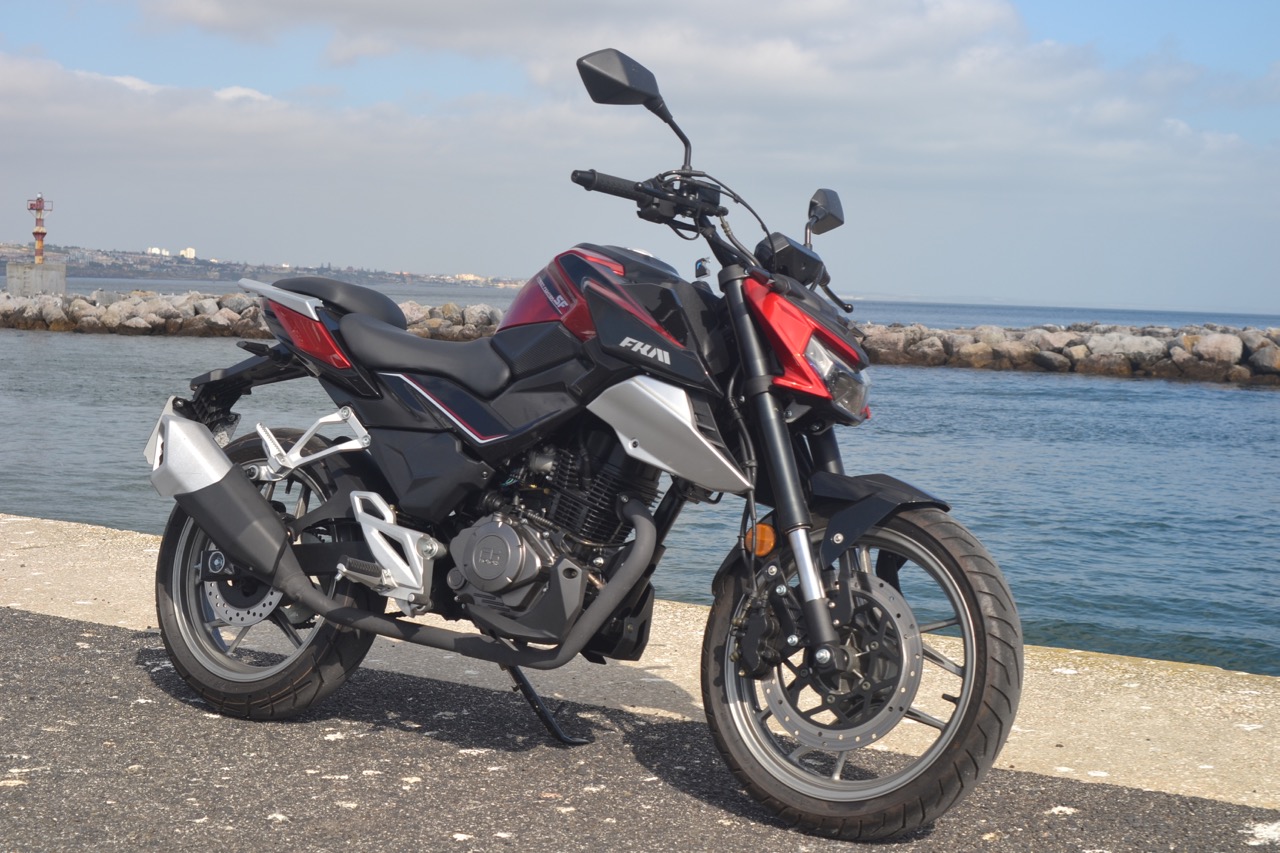 Ensaio FK Motors Street Fighter 125 – A pequena rebelde alemã