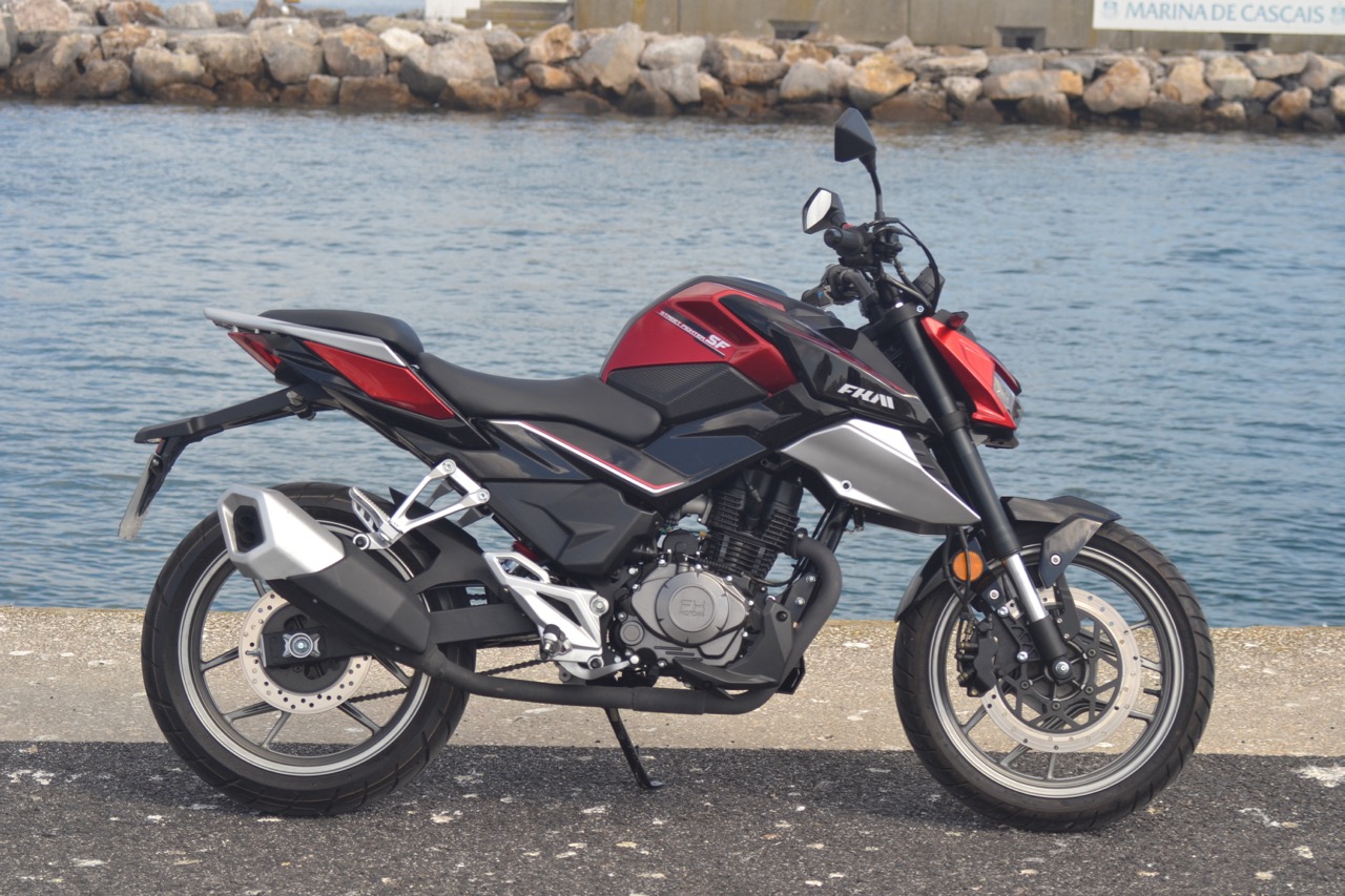 Ensaio FK Motors Street Fighter 125 – A pequena rebelde alemã