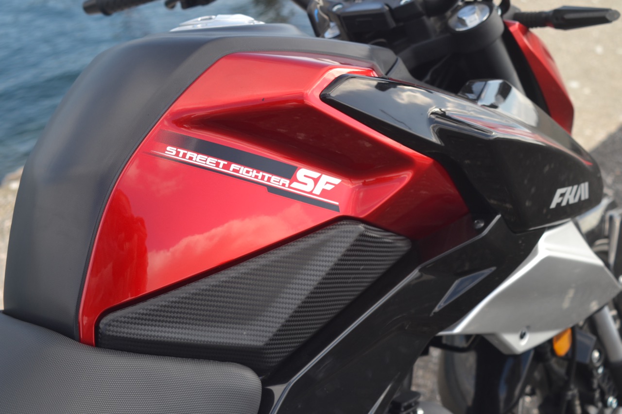 Ensaio FK Motors Street Fighter 125 – A pequena rebelde alemã