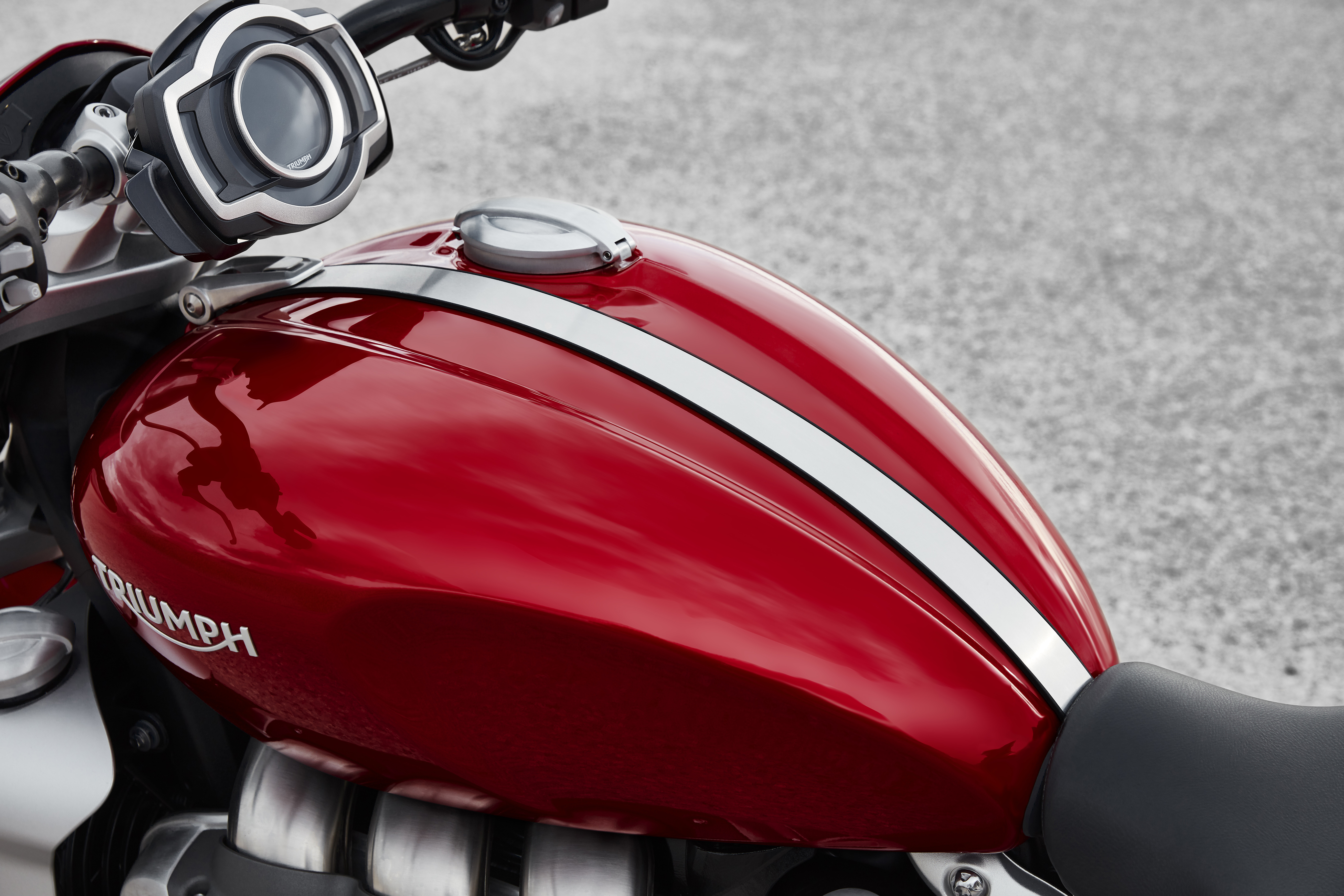 Triumph anuncia duas novas Rocket 3 – Versão R e Versão GT