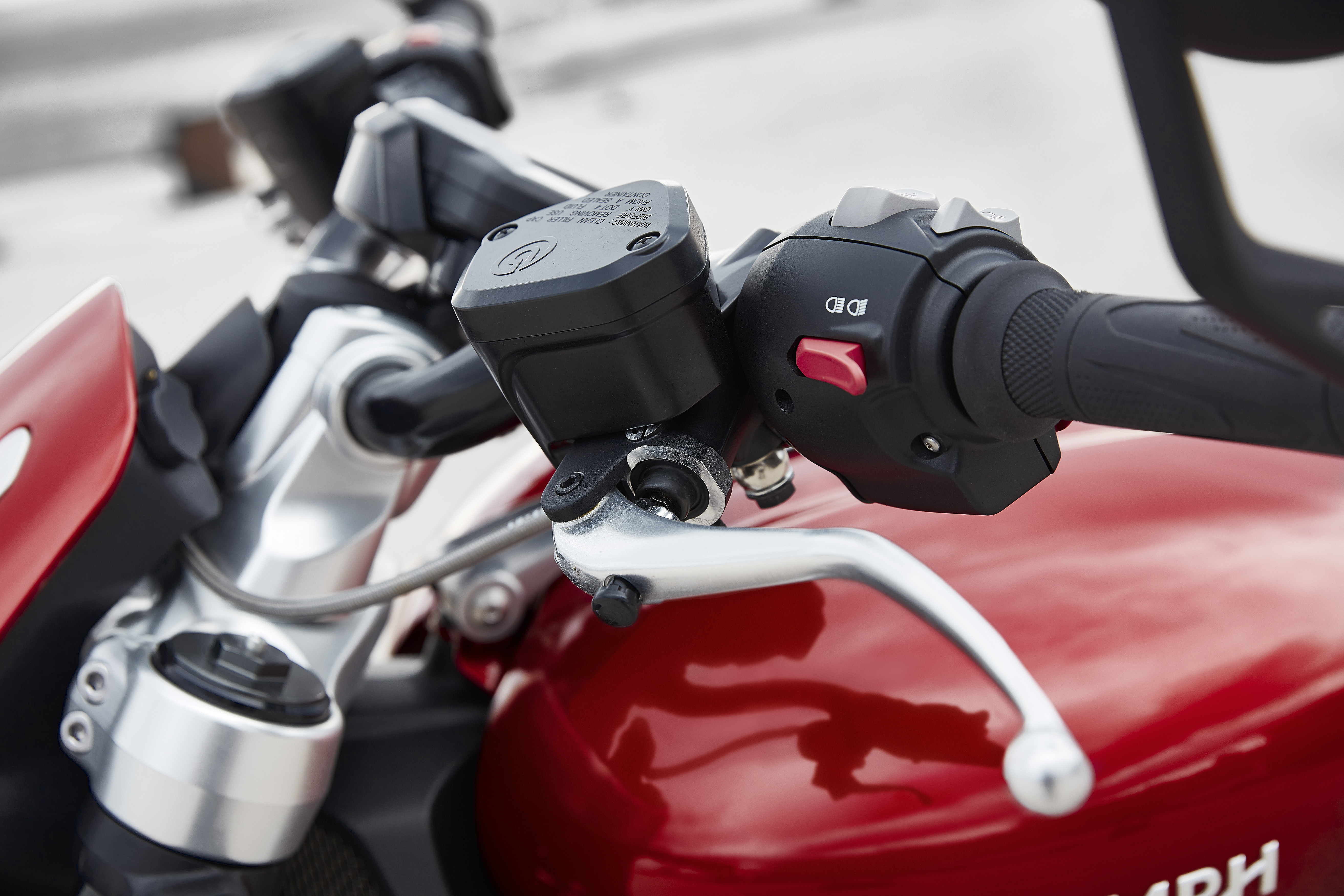 Triumph anuncia duas novas Rocket 3 – Versão R e Versão GT