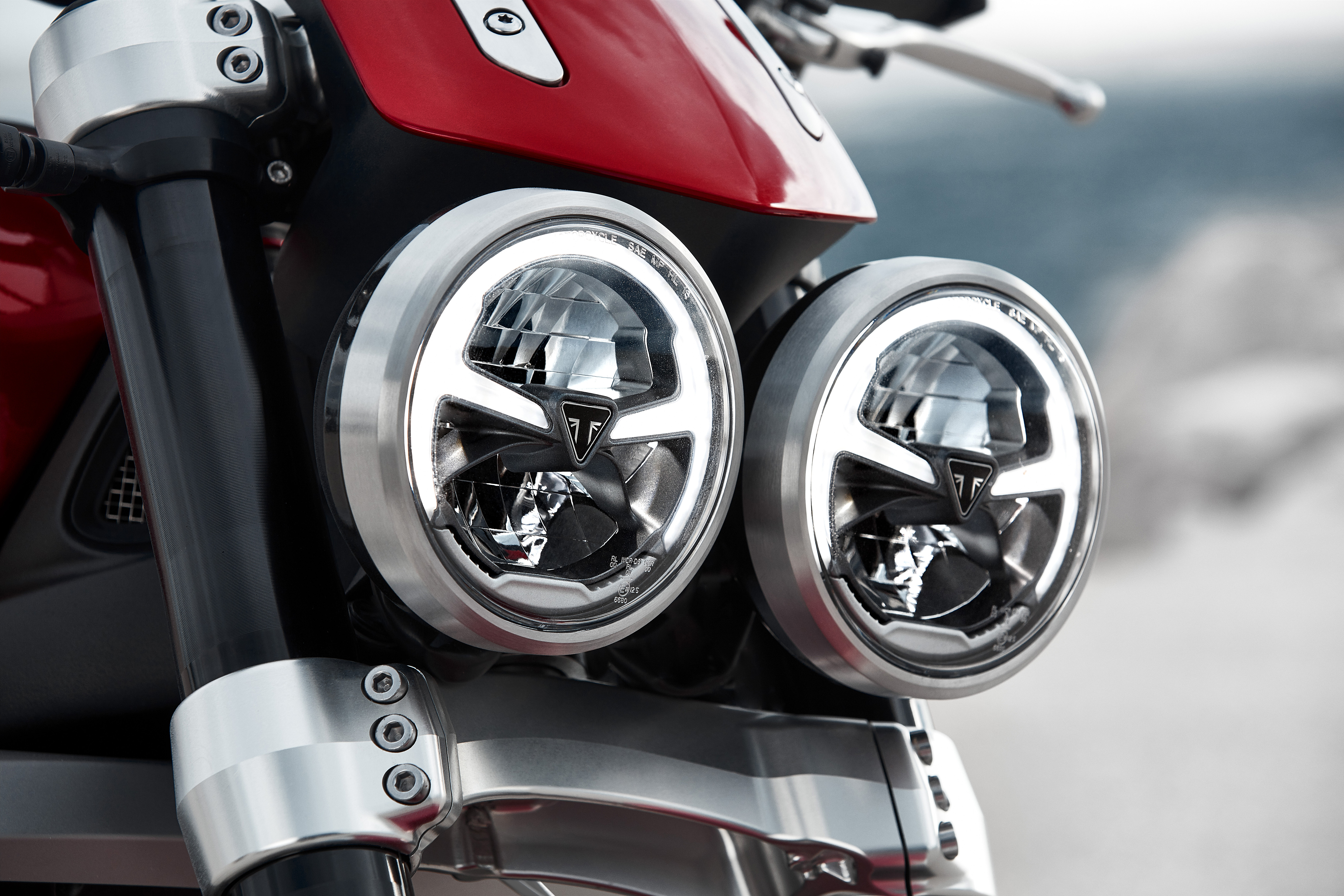 Triumph anuncia duas novas Rocket 3 – Versão R e Versão GT