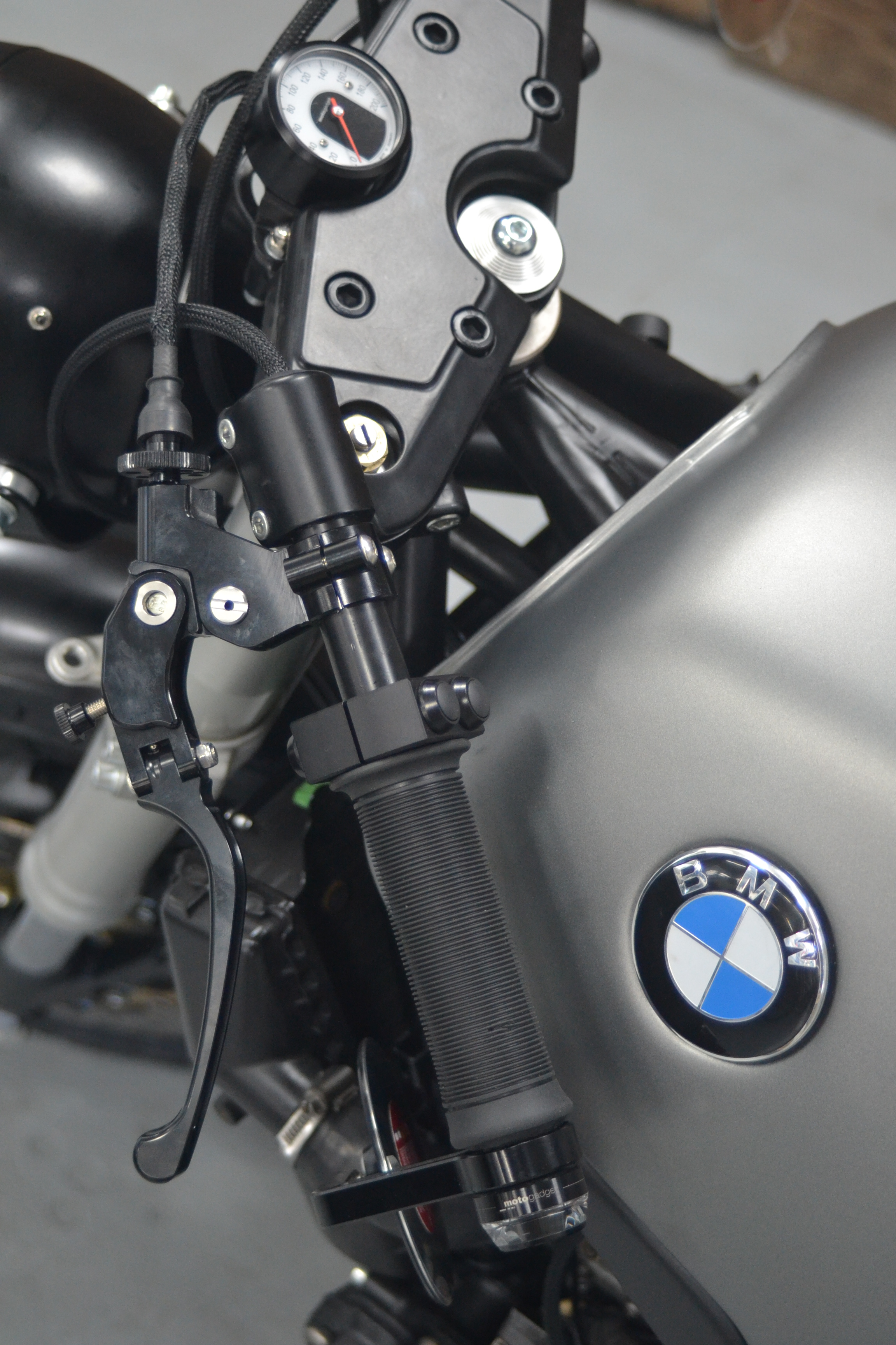 BMW K 1100 de 1992 – Preparação Café Racer pela Art on Wheels