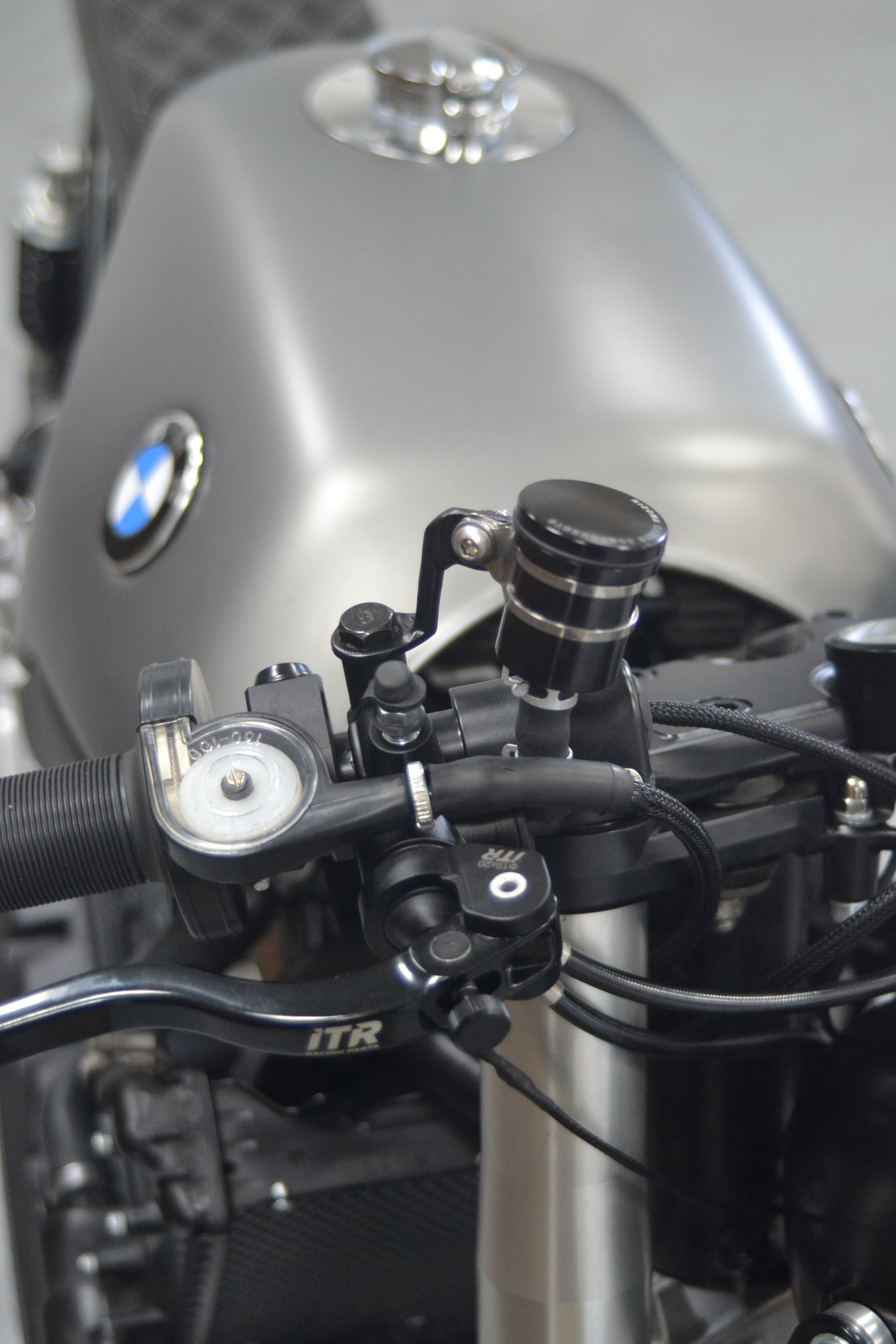 BMW K 1100 de 1992 – Preparação Café Racer pela Art on Wheels
