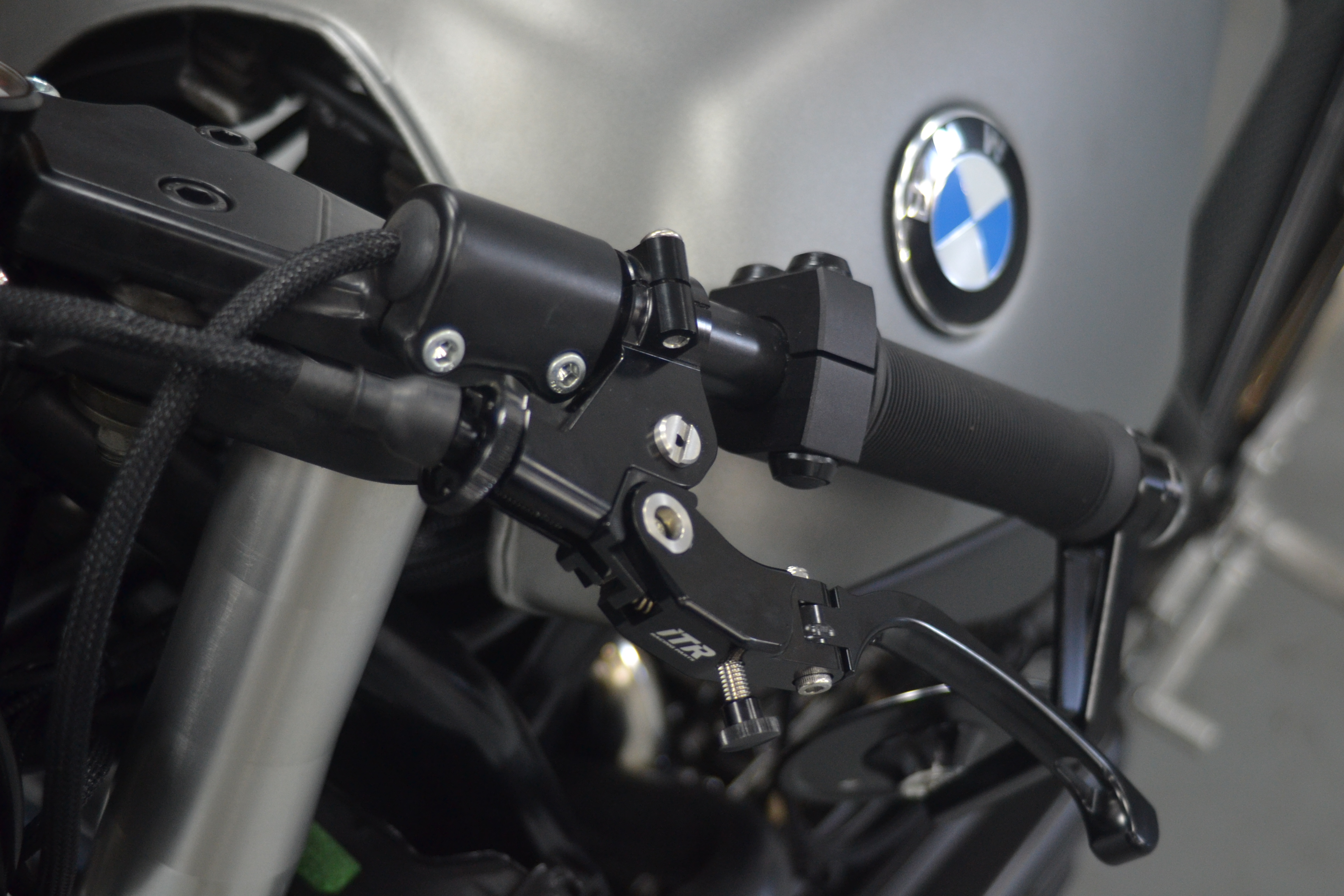 BMW K 1100 de 1992 – Preparação Café Racer pela Art on Wheels