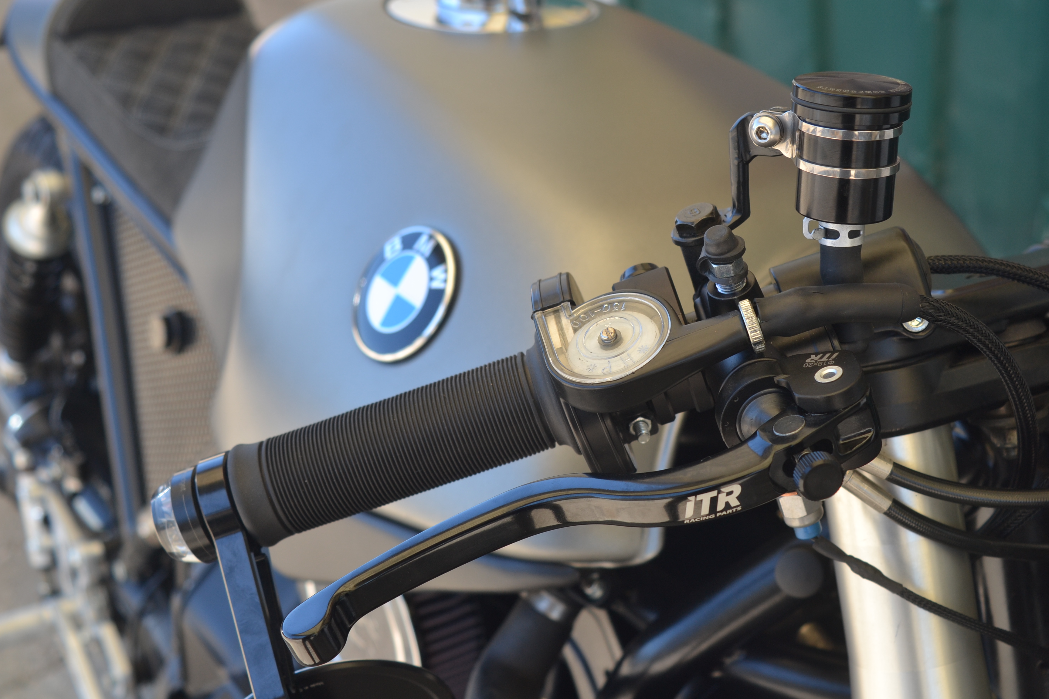 BMW K 1100 de 1992 – Preparação Café Racer pela Art on Wheels