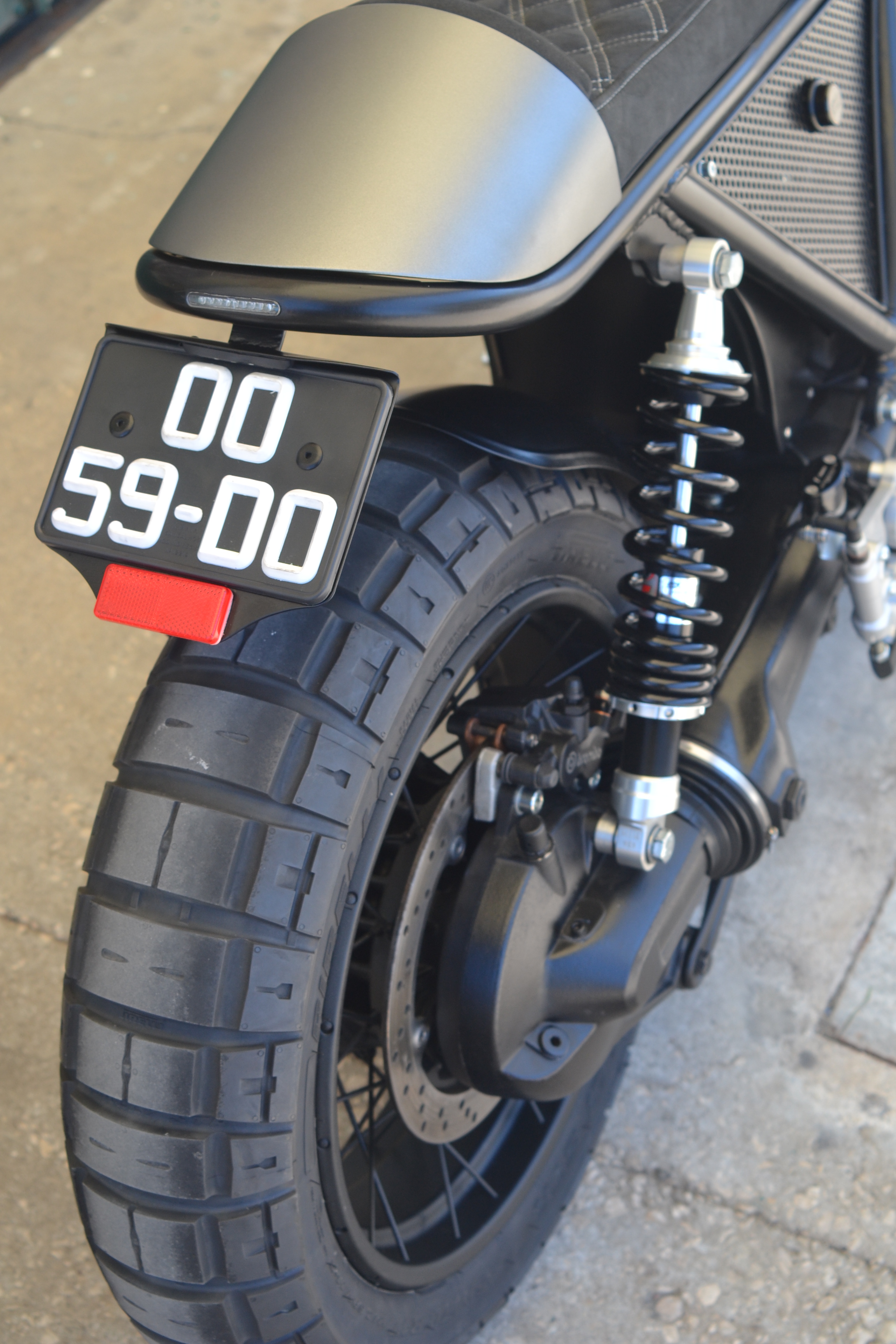 BMW K 1100 de 1992 – Preparação Café Racer pela Art on Wheels