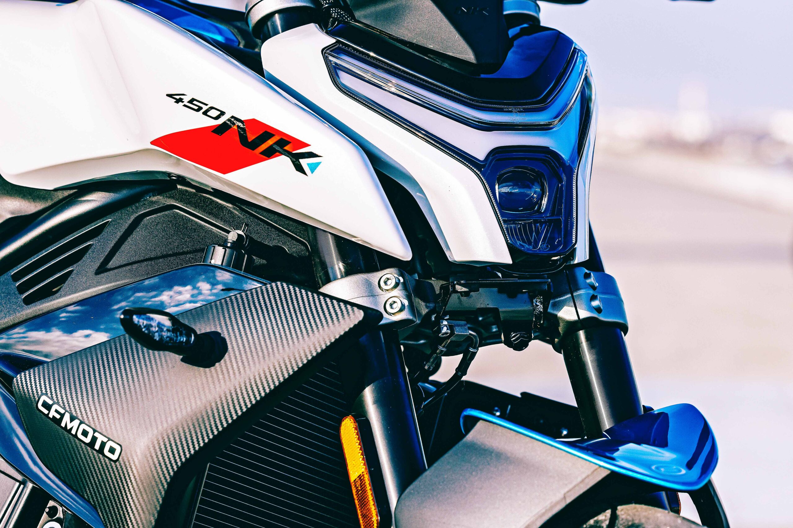 Contacto | CFMOTO 450NK – Rebeldia sonora