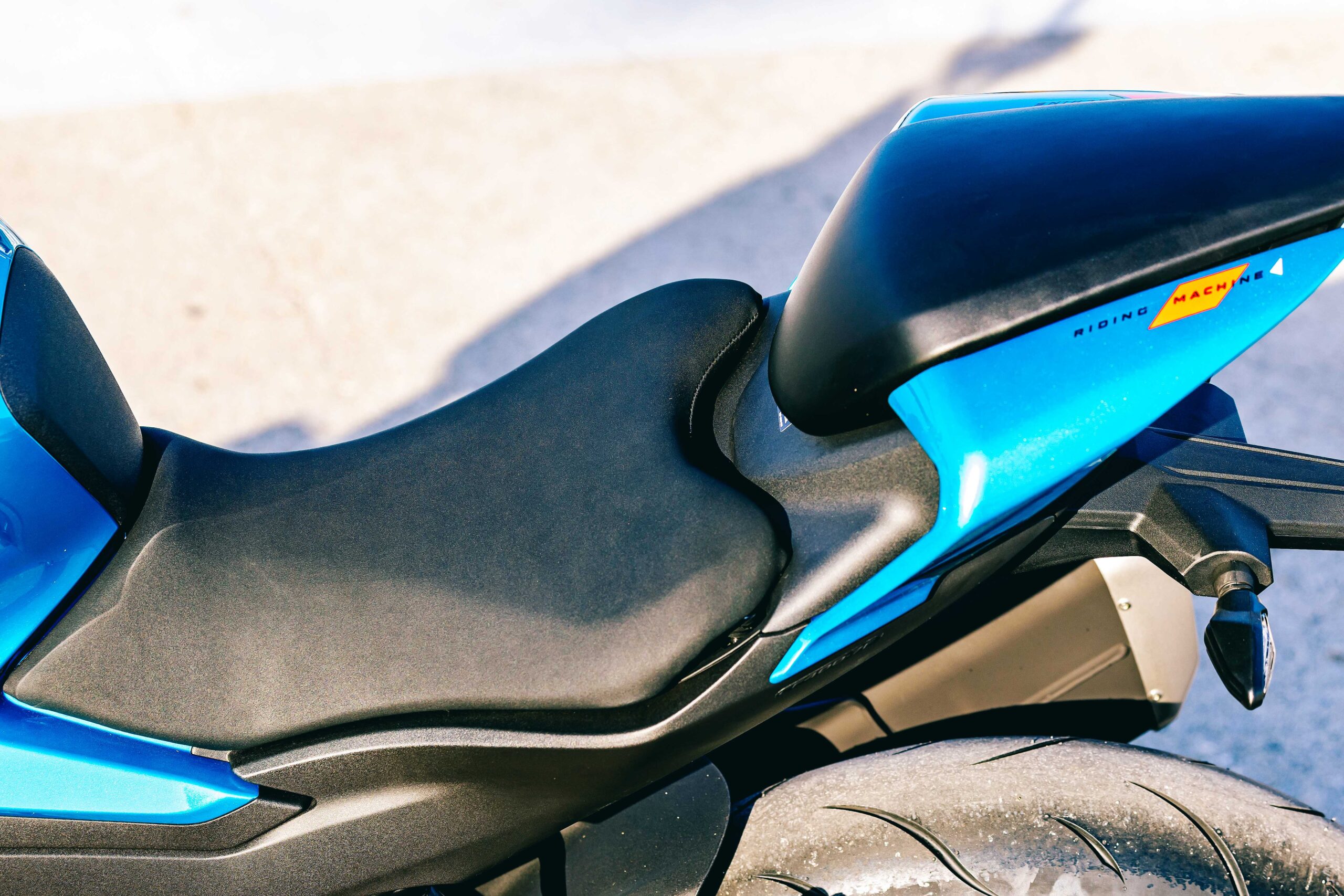 Contacto | CFMOTO 450NK – Rebeldia sonora