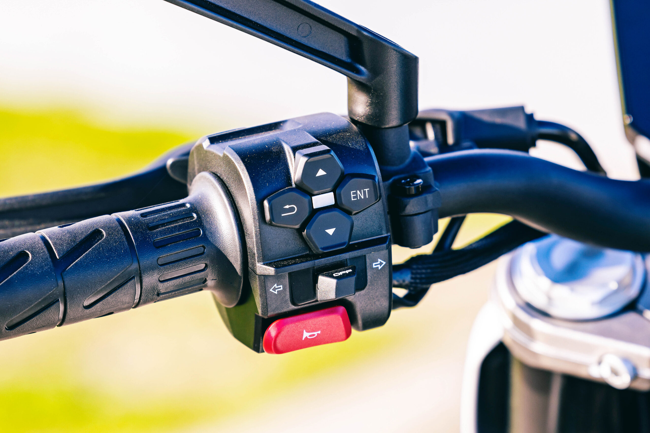 Contacto | CFMOTO 450NK – Rebeldia sonora