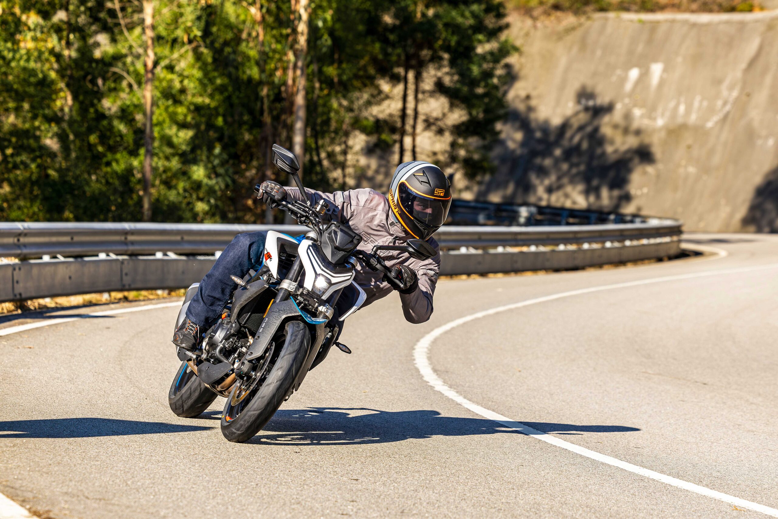 Contacto | CFMOTO 450NK – Rebeldia sonora