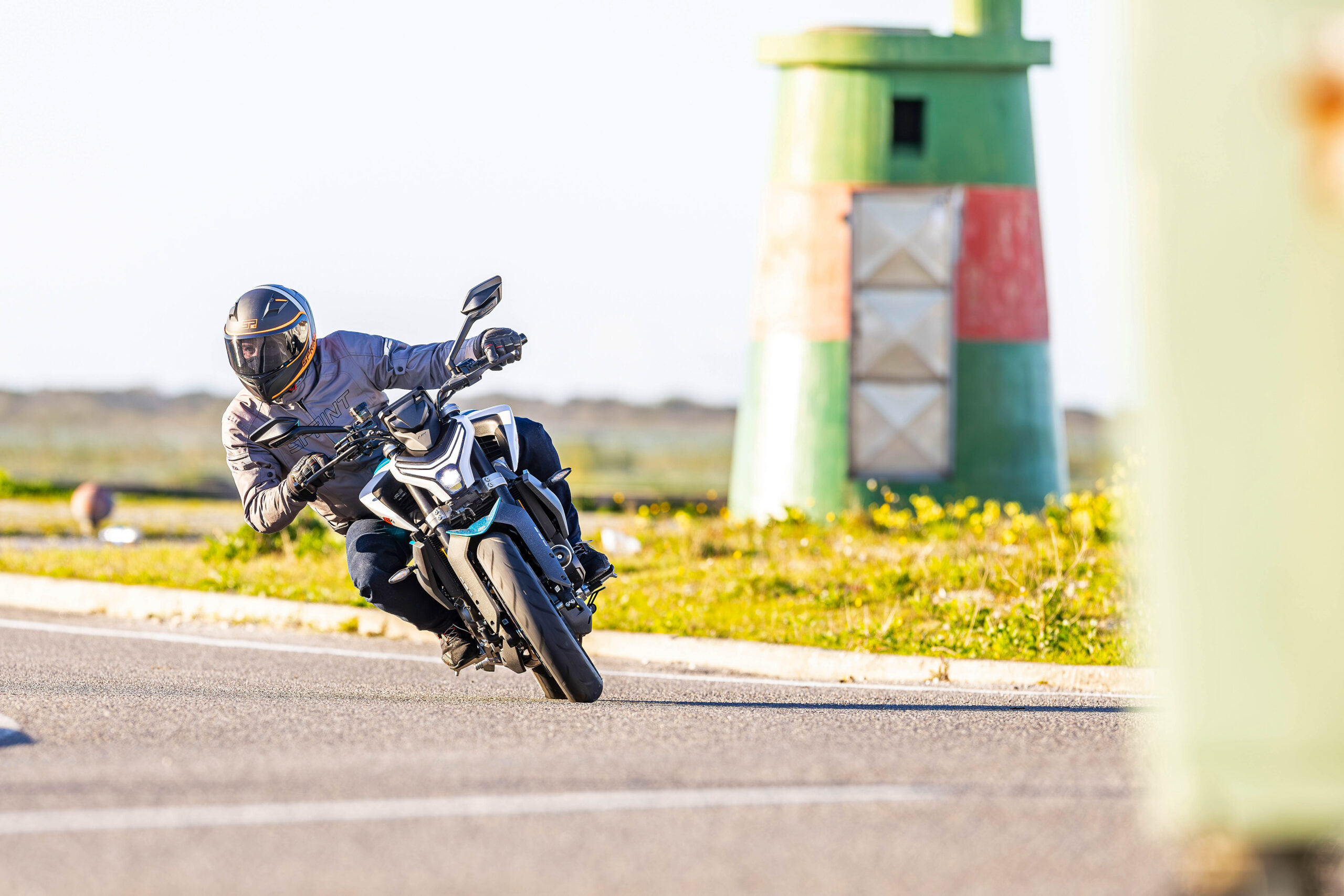 Contacto | CFMOTO 450NK – Rebeldia sonora