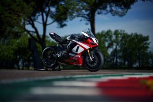 Ducati, Panigale V2 Superquadro Final Edition, apenas 555 unidades thumbnail