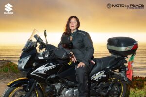 Suzuki V-Strom 650, Susana Forte bem acompanhada na missão “Moto for Peace” thumbnail