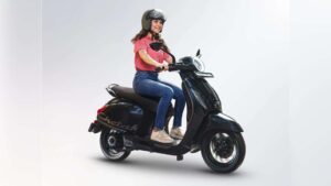 Bajaj Auto vende uma scooter através da Amazon thumbnail