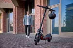 Segway apresenta nova trotinete elétrica todo-o-terreno ZT3 Pro E na IFA Berlim thumbnail