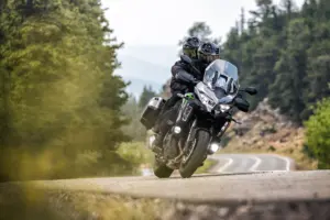 Kawasaki Versys 1100: novas atualizações e mais potência para a Touring japonesa thumbnail