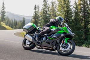 Kawasaki Ninja 1100SX com novas atualizações e aperfeiçoamentos com mais binário thumbnail