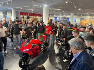 Ducati Lisboa mostrou a nova Ducati Panigale V4 S em estreia nacional thumbnail