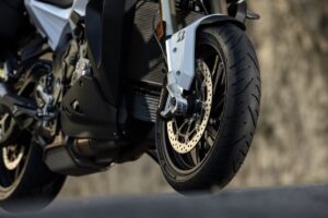 Bridgestone: Novo pneu BATTLAX SPORT TOURING T33 de turismo desportivo thumbnail