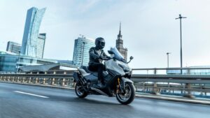 Yamaha: Novas TMAX Tech MAX e TMAX para 2025, a evolução contínua thumbnail