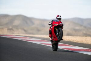 EICMA 2024: Ducati revela as novas Panigale V2 e Streetfighter V2 com o novo motor thumbnail