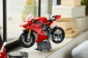 Ducati e Grupo LEGO apresentam a Panigale V4 S numa escala 1:4 thumbnail