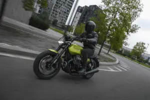 EICMA 2024: Moto Guzzi V7 com novidades significativas no estilo e equipamento thumbnail