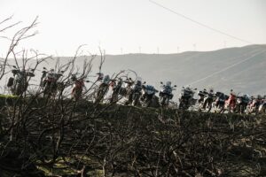 Portugal Lés-a-Lés:Mais de uma centena de motociclistas levou esperança a áreas ardidas thumbnail