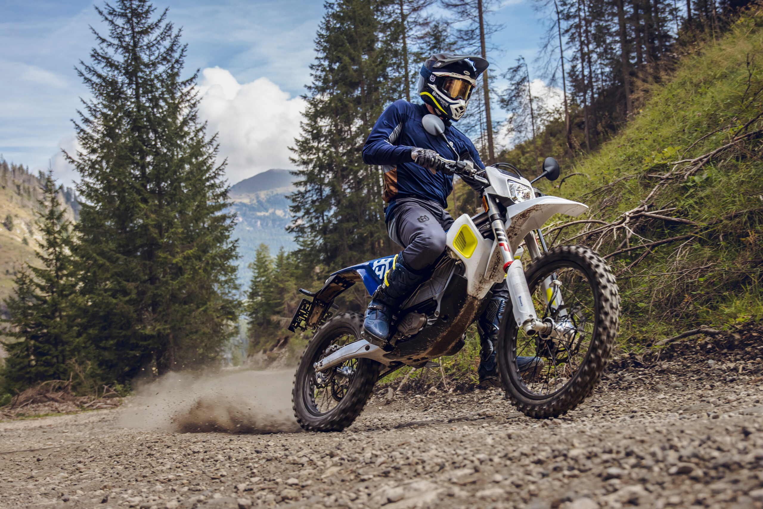 EICMA 2024: Husqvarna revela o modelo elétrico, Pioneer para todo-o-terreno thumbnail