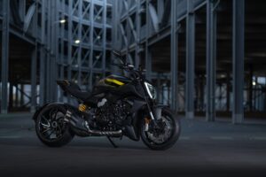 Ducati Diavel V4 torna-se mais ousada com nova decoração “Black Roadster” thumbnail