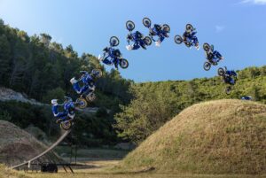 Yamaha Ténéré 700 a fazer um backflip? É real… thumbnail