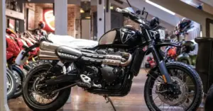 Triumph: Scrambler 1200 usada por Daniel Craig e assinada à venda! thumbnail