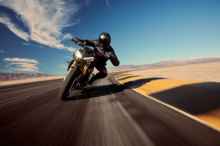 Quer potência e binário incomparável? Nova Triumph Speed Triple 1200 RS 2025 tem tudo!