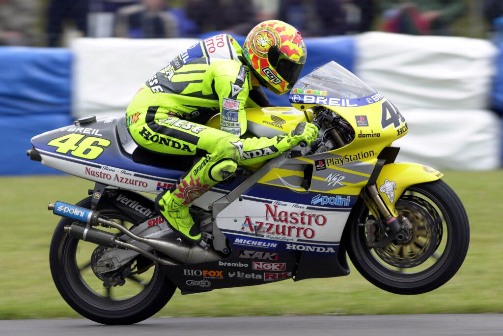 Valentino Rossi_Team Nastro Azzurro_Doninghton_2000_acciaio