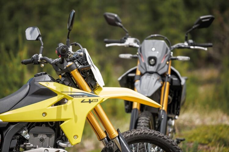 Suzuki DR-Z4S e DR-Z4SM 2025 estão a chegar à Europa