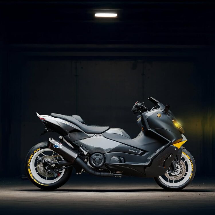Yamaha TMax XX completamente personalizada pela Ortolani Customs