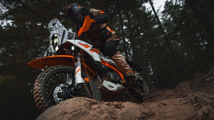 KTM 390 Adventure chegará com duas versões, a X e a R